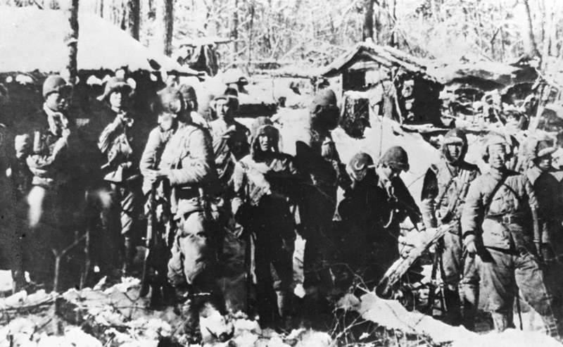 東北抗日聯(lián)軍的戰(zhàn)士們整裝準備出擊（資料照片）。